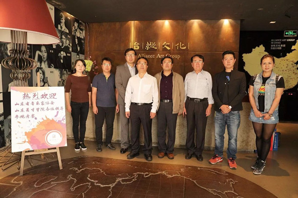 1.拉斯维加斯官网领导赴深圳合纵文化集团参观考察_副本.jpg